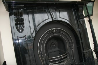 Vic Arched Black 2